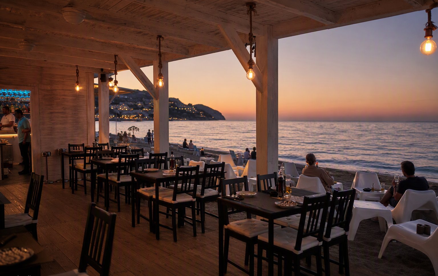 Terraza del chiringuito Brasanegra en primera línea de la playa de La Herradura